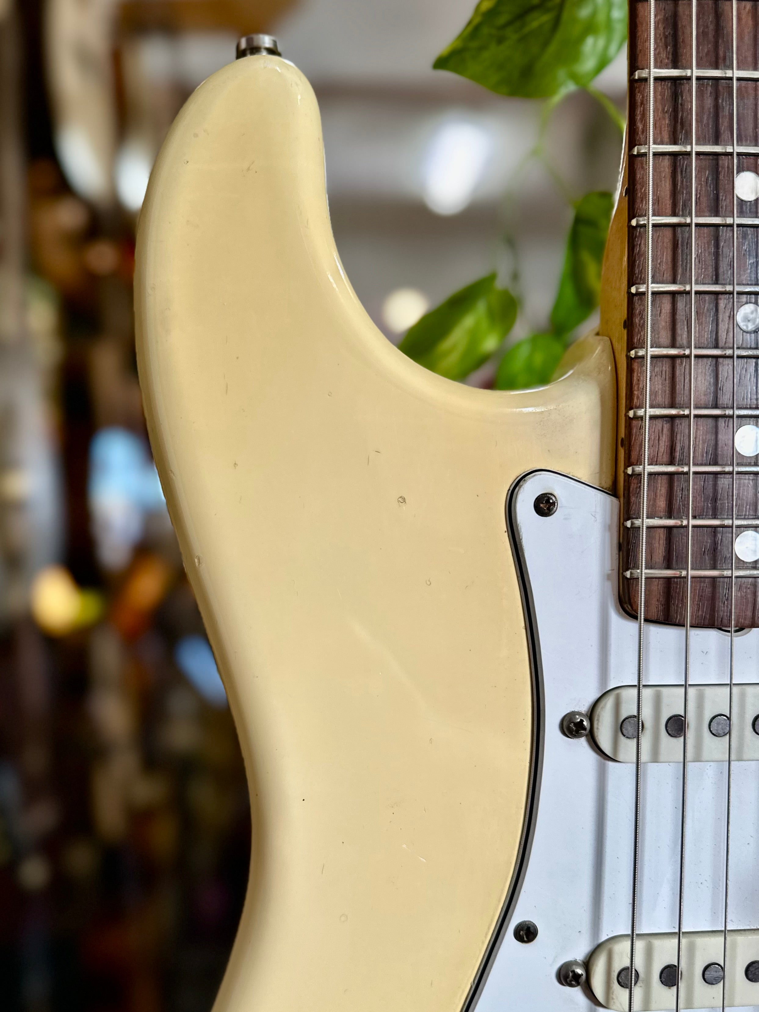 Fender | Stratocaster | Olympic White | 1975 | Vintage Fender | Stratocaster | Olympic White | 1975 | Vintage